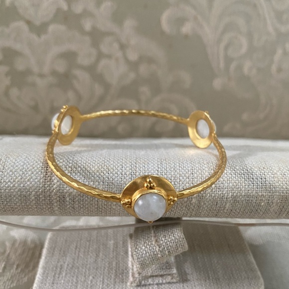 Julie Vos Pearl/White Iridescent Three Stone Bracelet EUC Size M - Picture 12 of 12